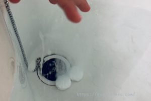 お風呂の中で溶けるベビタブ